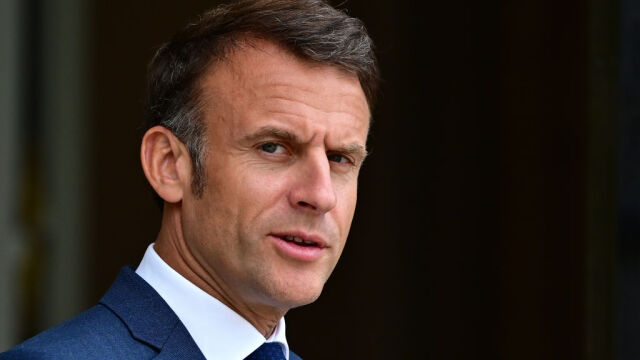 Френският президент Еманюел Макрон обяви че разпуска френския парламент предадоха
