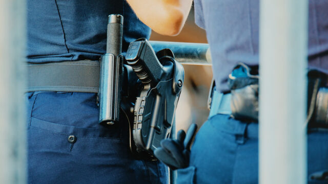 Полицаят прострелял 19 годишния младеж в Плевен е привлечен  към