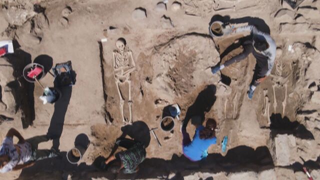  Археолози откриха останки от средновековен манастирски комплекс в центъра на