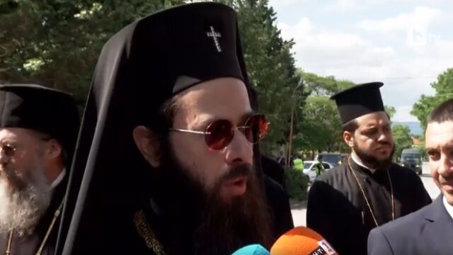  Започна тържествената церемония по въдворяването на новия Сливенски митрополит Арсений