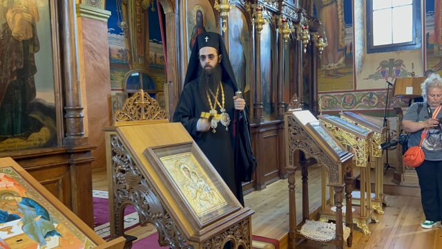 Новият сливенски митрополит Арсений беше избран след скандал Той беше