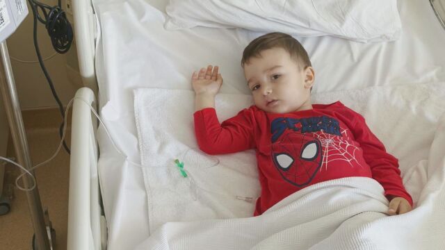 Нужните 360 000 евро за лечението на 2-годишния Боян бяха събрани за денонощие