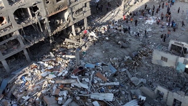 Стотици сгради в Ивицата Газа са напълно разрушени миналата нощ