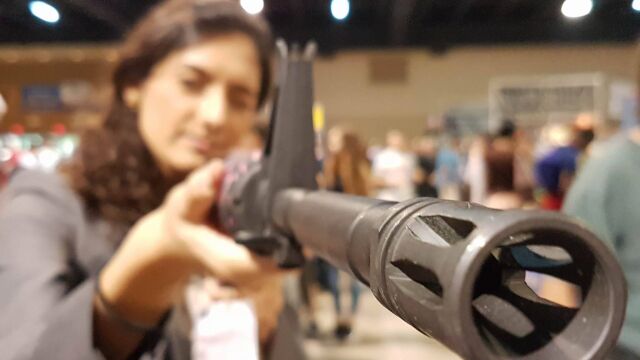 Все повече американци си купуват лично оръжие Това показва ново