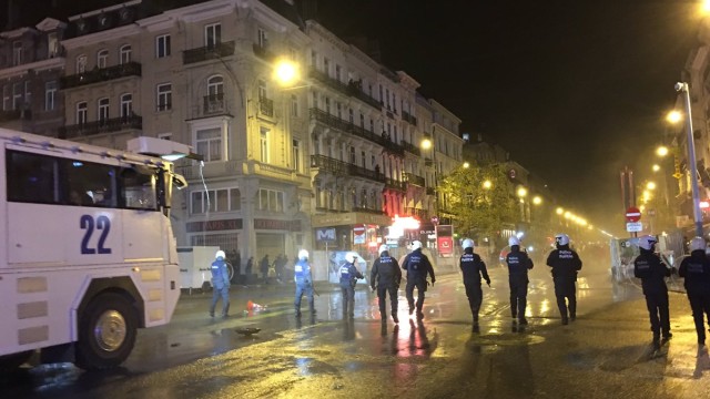 Снимка: 22-ма белгийски полицаи пострадаха след мароканската радост