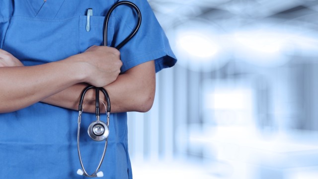 Съдът спря увеличението на заплатите на медиците в болниците залегнало