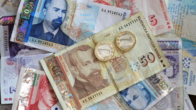 Полицията в Бургас издирва собственика на голяма сума пари Те