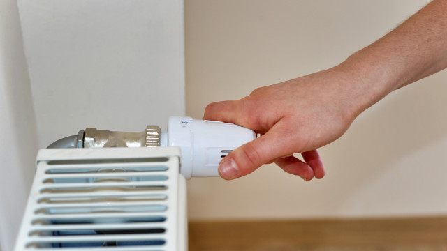 Енергийният регулатор и топлофикациите обсъдиха поскъпването на парното и топлата