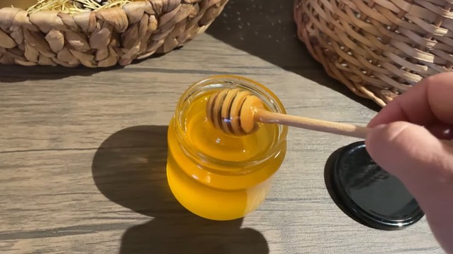 Пестициди погубват българския мед