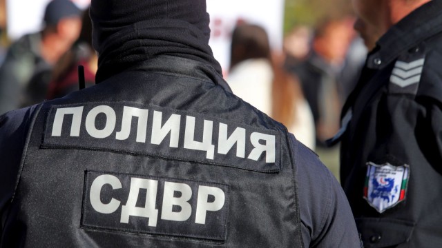 Психично болен мъж се барикадира в София Това научи bTV