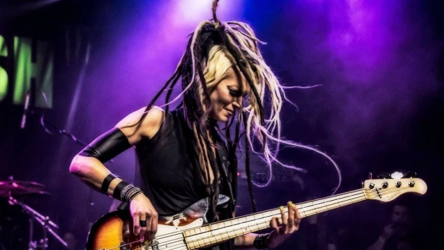 Таня О'Калахън e новият басист на Whitesnake