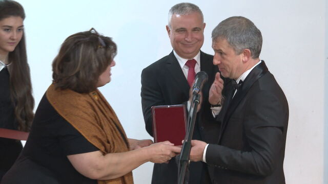 Министерството на културата отличи десетки изявени български творци Почетни награди