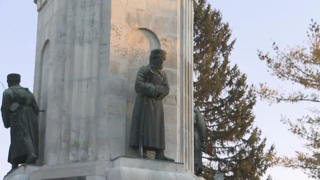 Вандали оскверниха паметника Майка България във Велико Търново Злосторниците са