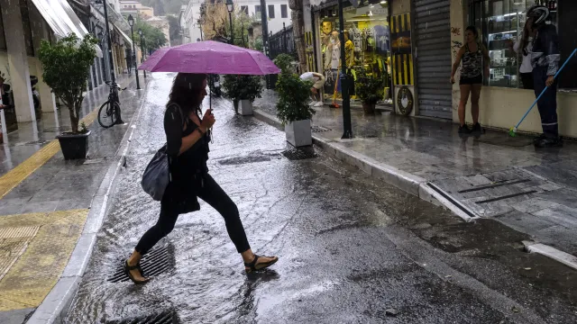 Властите в Гърция предупреждават за опасни наводнени пътища Ева обхвана
