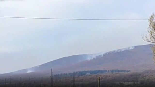 Пожарът край полигона в Ново село е локализиран Огънят все