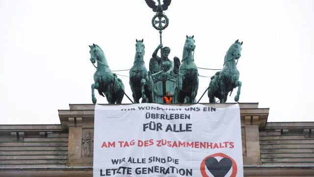 100 000 германци протестират по улиците на страната всяка седмица