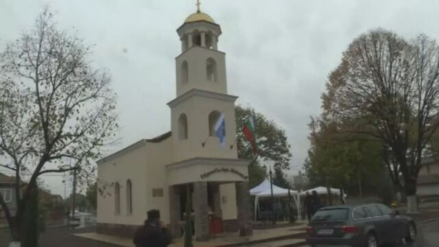 Пловдивският митрополит Николай освети днес параклис издигнат в Катуница в