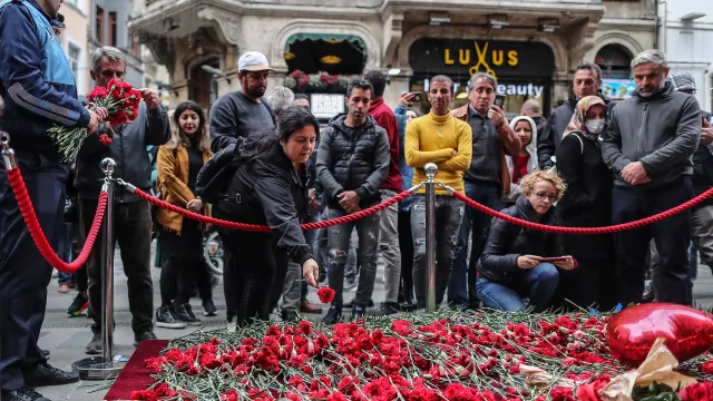 Задържаха заподозрени свързани с терористите извършили атентата в Истанбул научи