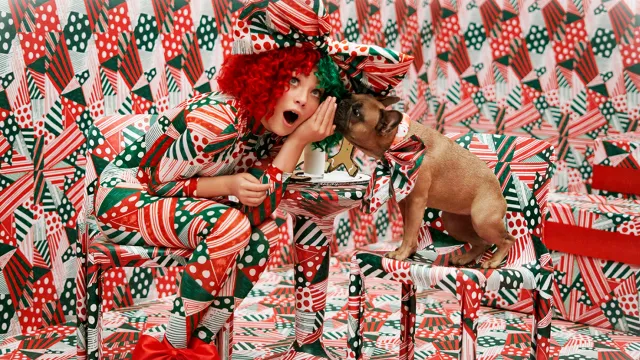 Sia празнува петата годишнина на Everyday Is Christmas