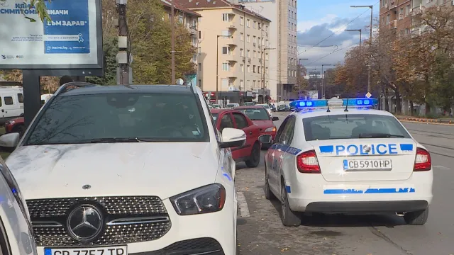 Мъж нападна жена в личната ѝ кола на обяд на