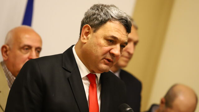 Министърът на вътрешните работи Калин Стоянов внесе предложение до президента