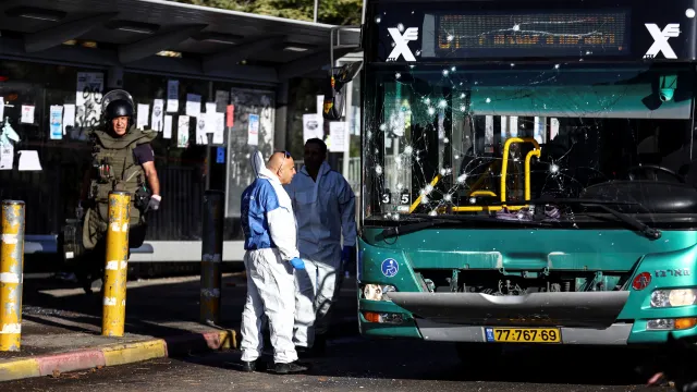 Най малко 10 души сa ранени при експлозия близо до автобусна