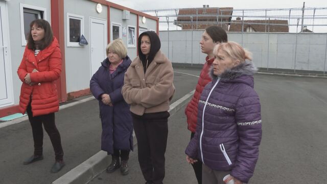 Украинските бежанци настанени в буферния център в Елхово са