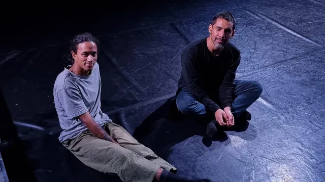 Перуанският хореограф Хосе Авилес и френският танцьор Пако Естерез попадат