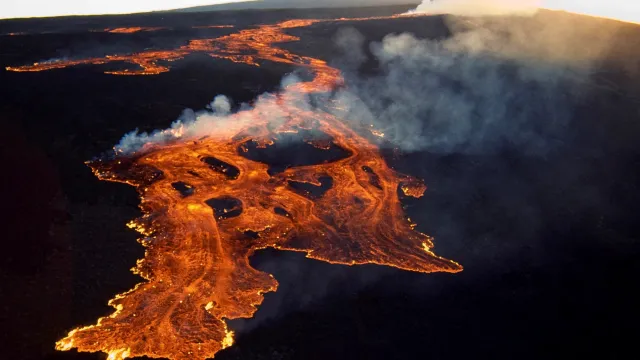 Започна да най големият активен вулкан в света Мауна Лоа в