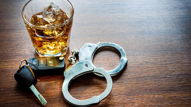 35 годишна пияна и дрогирана шофьорка е арестувана вчера в Харманли след