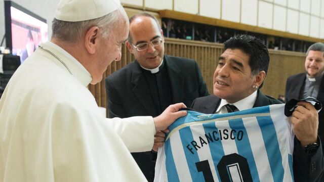 Папата: Марадона се провали като човек, Пеле е най-великият