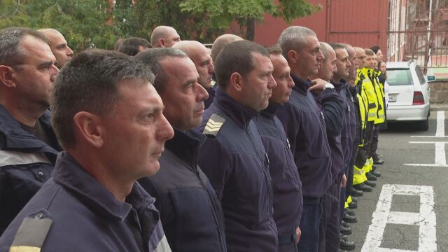 За проявена храброст и самоотверженост близо 100 пожарникари от Бургаско