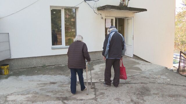 Здравеопазване по български: Защо в малки общини лекуват със сърце, а не с ресурси? 