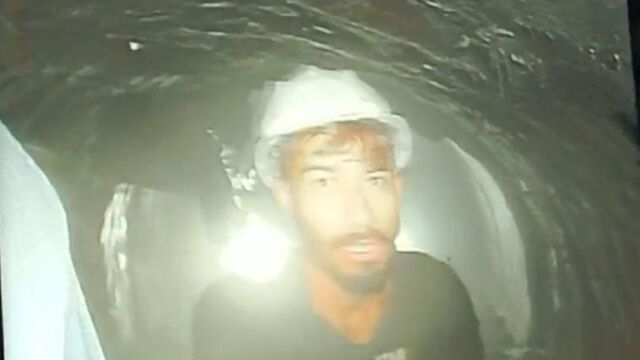 Появи се първото видео на 41 работници  блокирани в тунел в