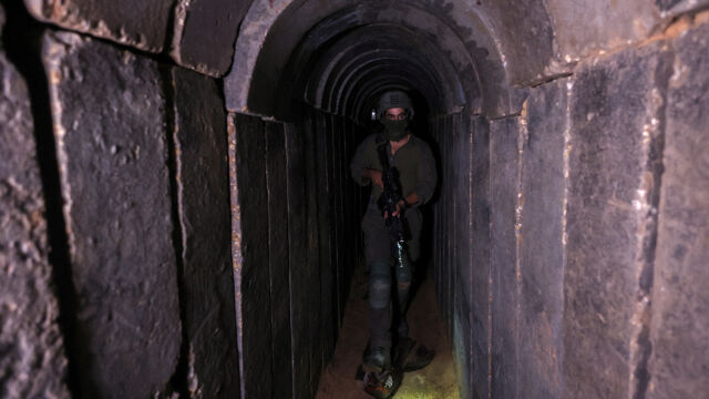 Нови кадри разкриват какво се крие в тунелите под  болницата