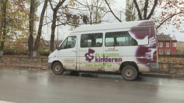 Надежда за коледно чудо: Автобусът на децата от социален дом в Роман рухна от ръжда