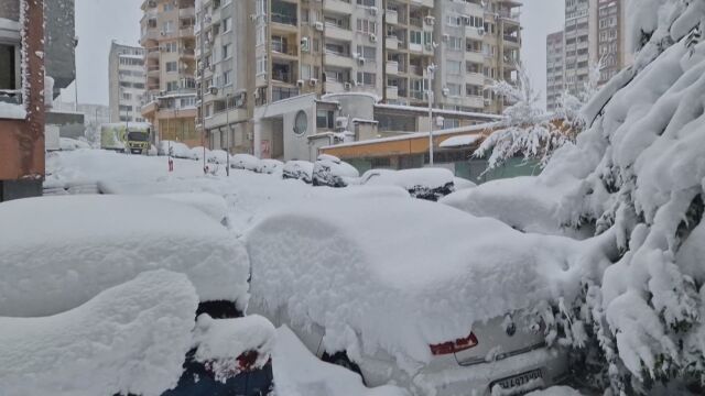 Блокирани туристи в къщи за гости в Жеравна заради зимната