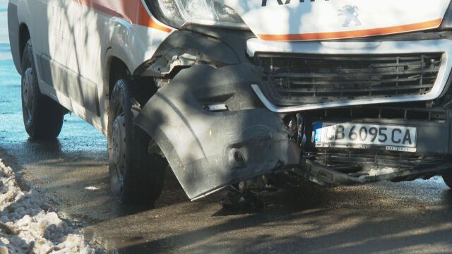 Катастрофа между линейка и лек автомобил в София Инцидентът е