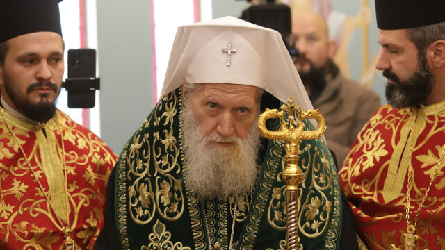 Светият синод: Молете се за патриарха, приет е във ВМА