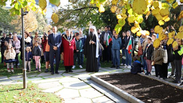 На 1 ноември България изразява своята признателност към своите просветители