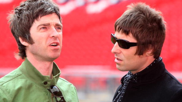 Легендарната британска група Oasis обяви че се събира за турне