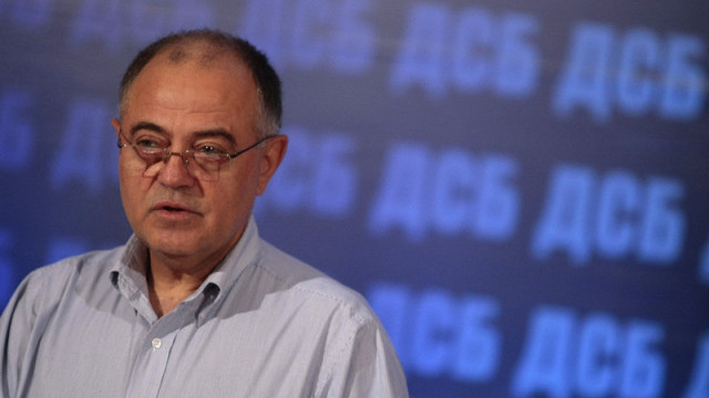 Ген. Атанасов подаде оставка като председател на Комисията за контрол над службите