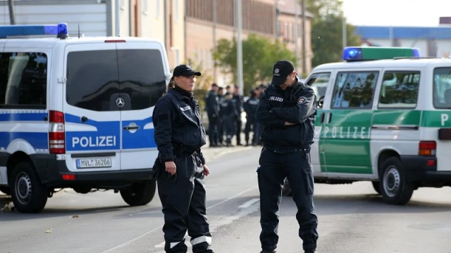 Полицията в Германия извърши серия от обиски след като преди