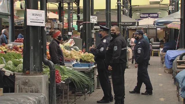 до Женския пазар в София след скандал между съседи Един