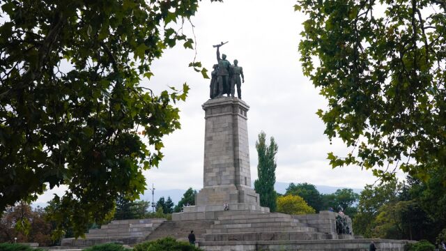 Паметникът на Съветската армия в София ще бъде преместен в