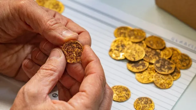 Археолози в Израел са открили 44 монети от чисто злато