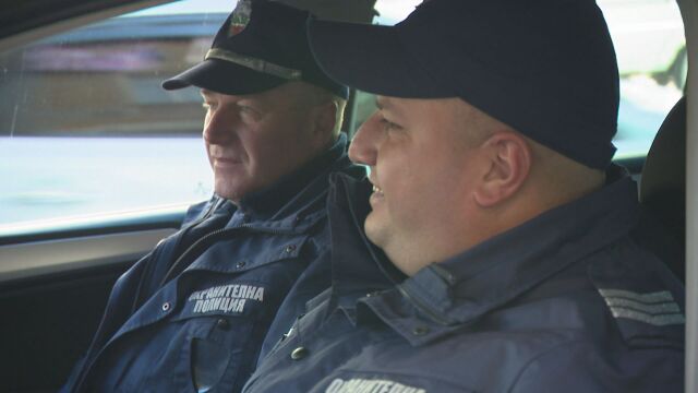 Полицаи от Бобов дол от падане от 7 ия етаж Васил