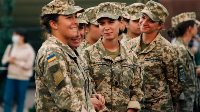 Около 40 000 жени служат към този момент в украинските