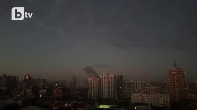 Многобройни експлозии в Киев и сирени за въздушно нападение Кметът