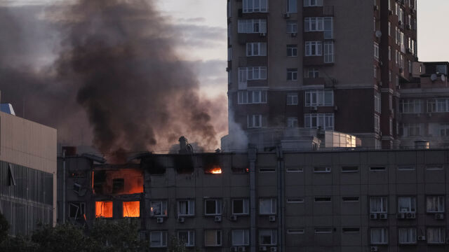 Двама души са загинали при среднощни руски атаки с дронове в